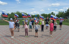 Литературно-музыкальный час &amp;quot;Это всё о России&amp;quot;,флешмоб &amp;quot;Мы – Россия!&amp;quot;; спортивная игра &amp;quot;Патриот&amp;quot;,посещение кинотеатра &amp;quot;Дружба&amp;quot;.