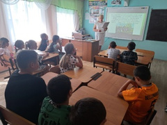 Познавательная программа &amp;quot;Как мы Троицу встречаем&amp;quot;, организованная детской библиотекой..